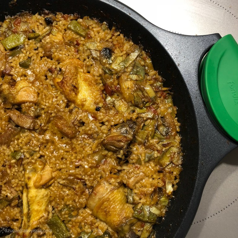 Paella de pollo y verduras